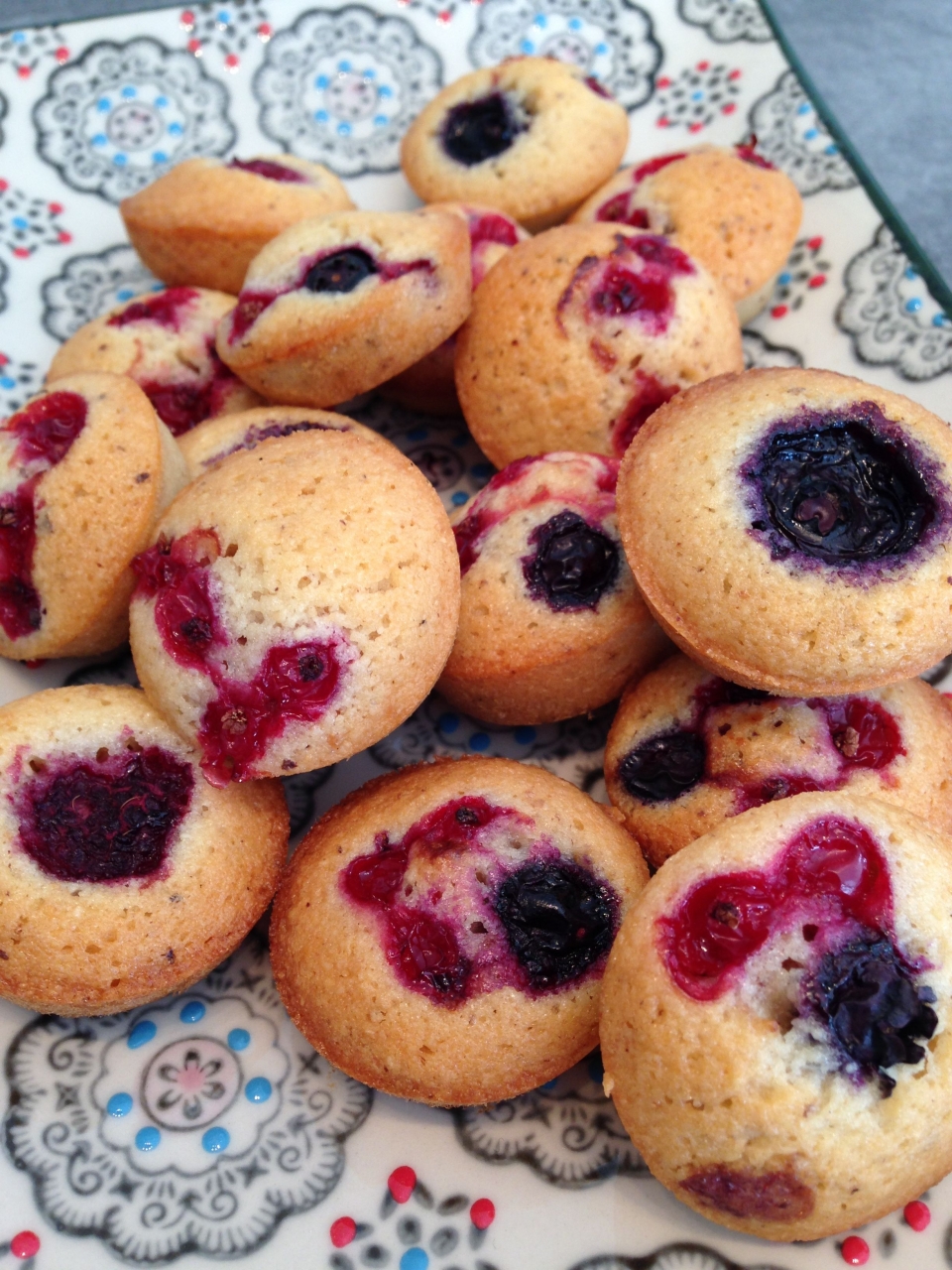 Mini financiers aux fruits rouges 200 g Agnès R Pâtisseries