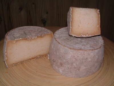 Tome vieille pur chèvre au lait cru
