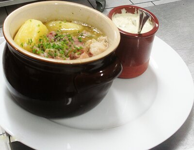 Tete de veau accompagnée de ses pommes de terre et carottes
