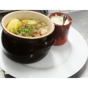 Tete de veau accompagnée de ses pommes de terre et carottes