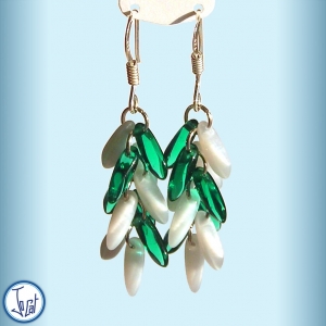 Boucles d'oreilles neige et vert impérial, courtes en acier chirurgical