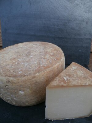 Tomme pur brebis fermier