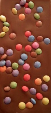 Tablette au chocolat au lait et smarties