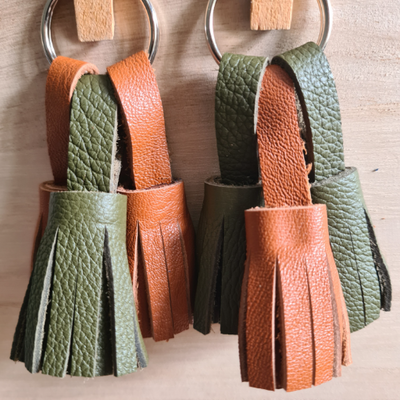 Porte-clés en cuir 3 pompons (2marrons/1kaki)