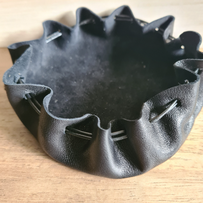 Vide-poche en cuir noir