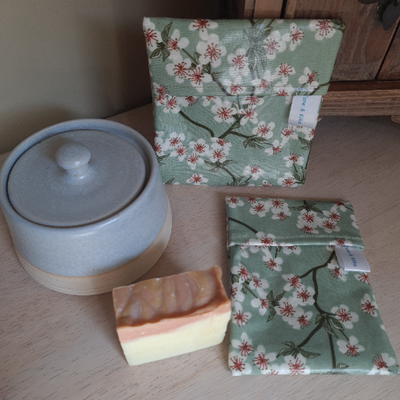 Pochette à savon vert amande