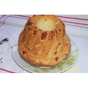 Kugelhopf salé aux noix et aux lard