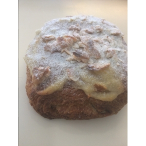 Chocolatine artisanale pur beurre aux amandes