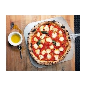 Pizza margherita à la scamorza fumée