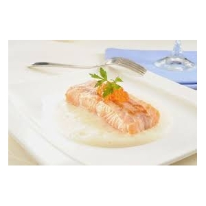 Pavé de saumon sauce oseille et son accompagnement