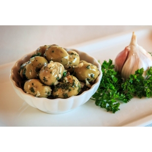 Olives cassées ail et persil