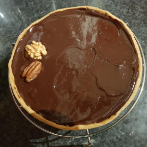 Tartelette caramel, noix, noix de pécan et chocolat