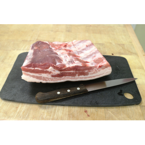 Poitrine fraîche avec os