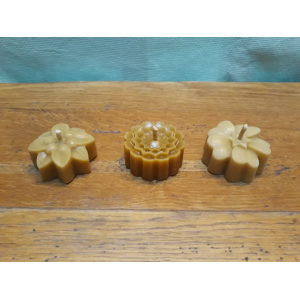 Bougie moulée en cire d'abeille