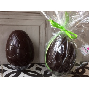 Paques oeuf chocolat blanc garni de fritures