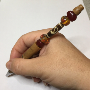 Stylo marron perles de murano