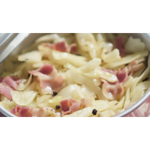 Salade choux lardons et noix