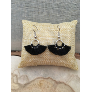 Boucles petits pompons noirs