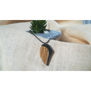 Collier en bois de chêne et collage d'ardoise