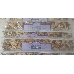 Nougat noir dur aux noix et amandes