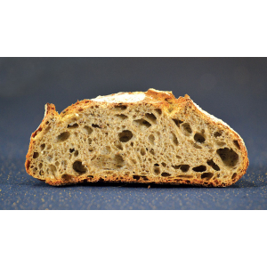 Pain au chanvre tranché