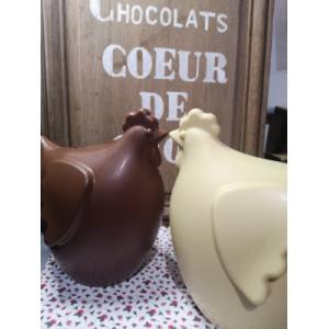 Paques grosse poule chocolat au lait garnie