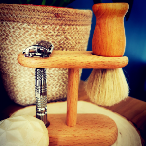 Porte blaireau et rasoir en hêtre huilé