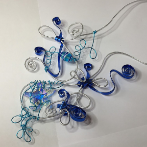 Collier aluminium argent et bleu cristal