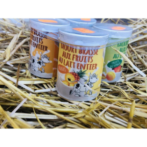 Assortiment de yaourt aux fruits jaunes