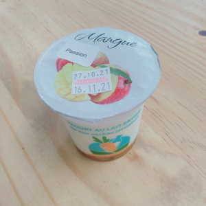 1 yaourt à la confiture de mangue / passion