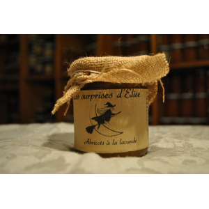 Préparation de fruits abricots à la lavande