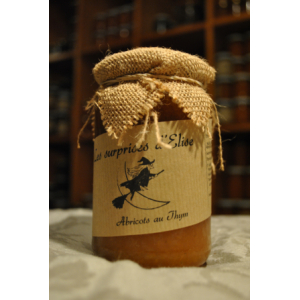 Préparation de fruits abricots au thym