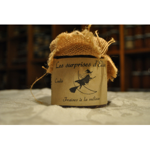 Préparation de fruits de fraise à la mélisse