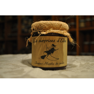 Préparation de fruits de fraise à la menthe