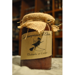 Préparation de fruits de rhubarbe et cerises