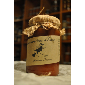 Préparation de fruits aux abricots et fraises