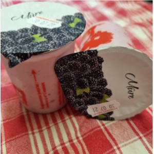 Yaourt à l'unité fermier brassé à la mûre