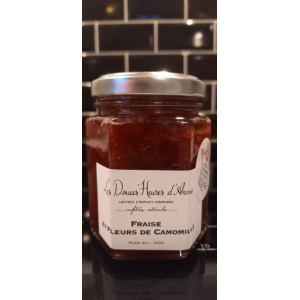 Confiture fraise et fleurs de camomille