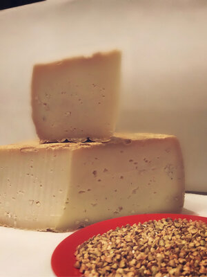 Tomme de chèvre au sarrasin