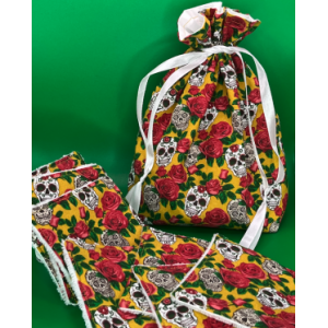 Sac pochon + lingettes têtes de mort