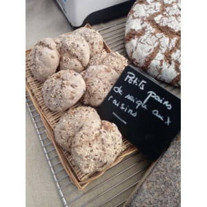 Trio de petits pains de seigle aux fruits sec