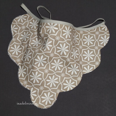 Bavoir adulte fleure taupe