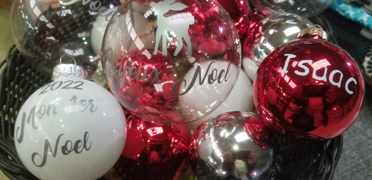 Boule de noël personnalisée - 1 u - La Boutik De Vick - Locavor.fr