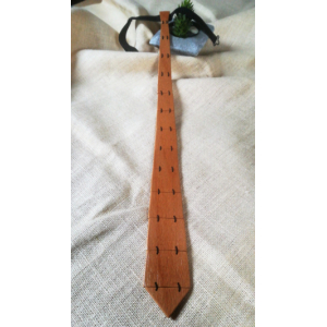 Cravate (52.5 cm) en bois de hêtre