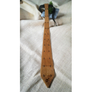 Cravate (46.5 cm) en bois de chêne