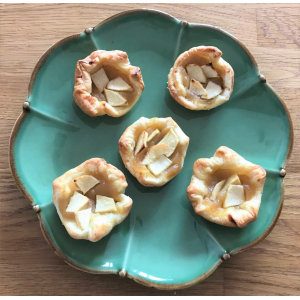 Ensemble de tartelettes fines aux pommes