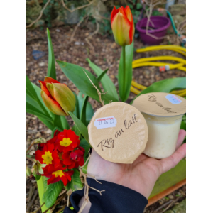 Riz au lait fermier sur lit de caramel