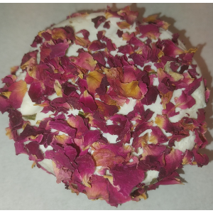 Rond de chèvre aux pétales de roses