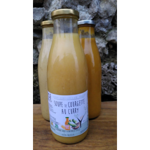 Soupe de courgette verte au curry