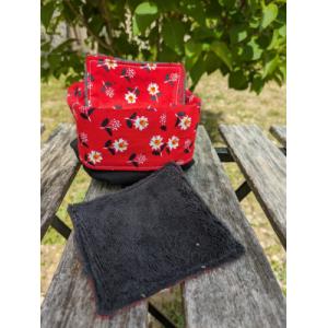 Lingettes démaquillantes rouge et noire